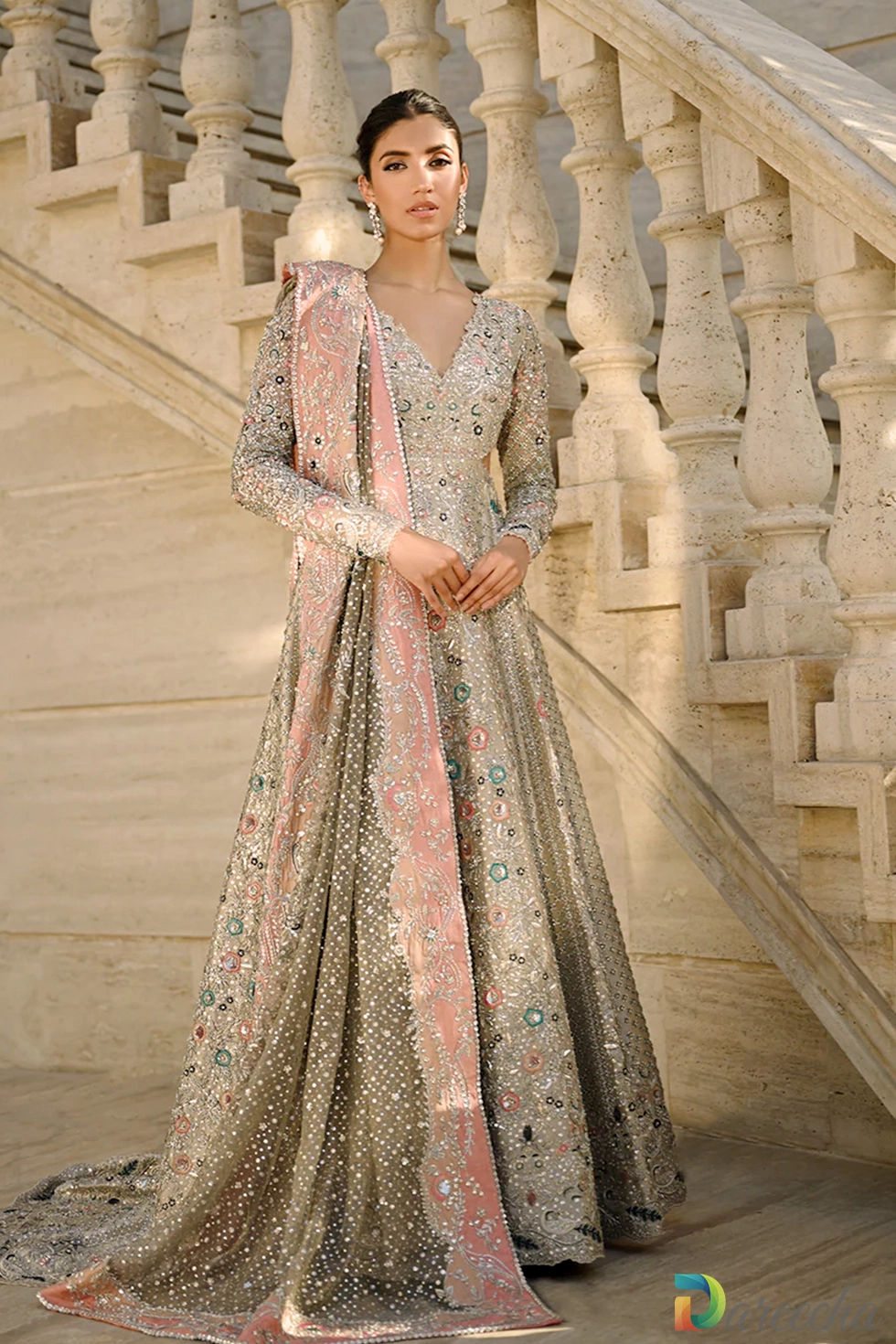 Front flare of icy tissue peshwas with side cutouts