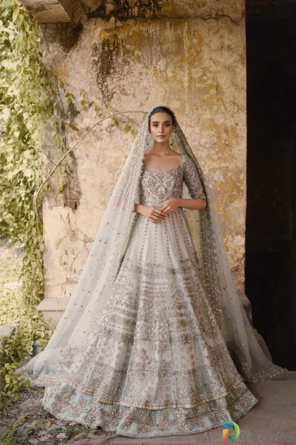 White pishwas with lehenga full view with zardozi
