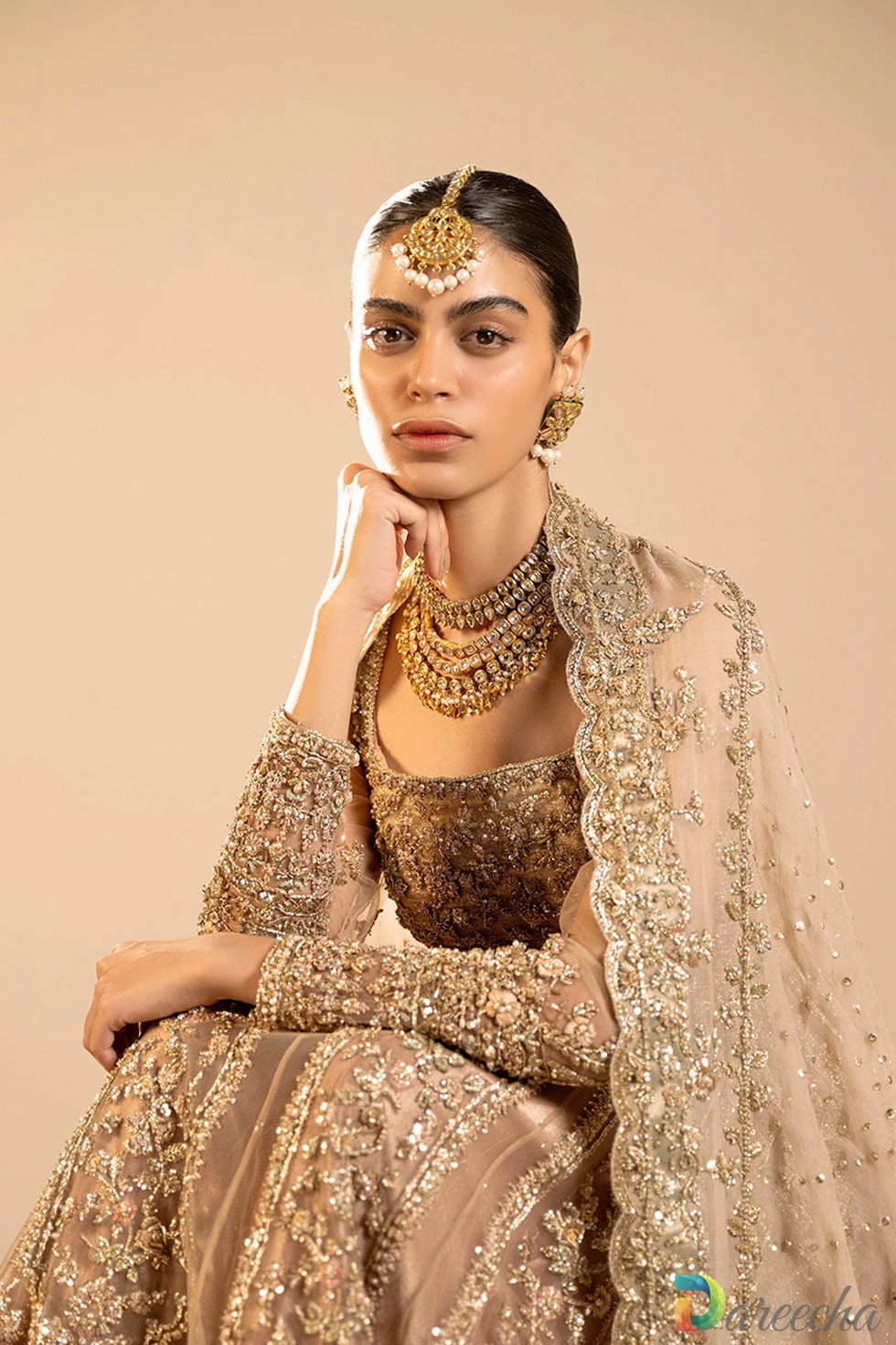 Close up of zardozi bodice and scalloped dupatta