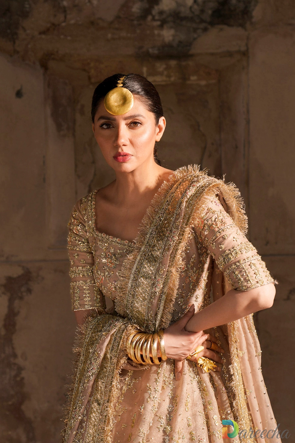 : Close up of scoop neckline and zardozi embroidered : Close up of scoop neckline and zardozi embroidered